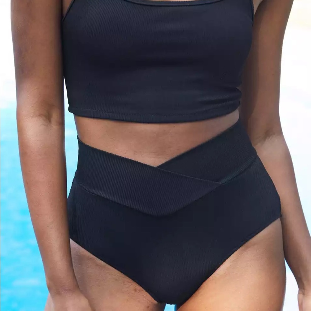 Aerie high waist crossover bikini bottom Med. EUC